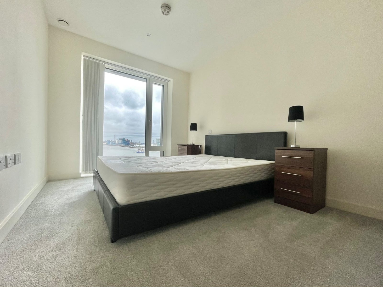 Flat Duke of Wellington Avenue in Greater London