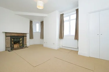 Flat Effie Road in Greater London