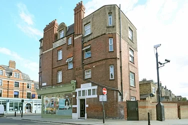 Flat Effie Road in Greater London
