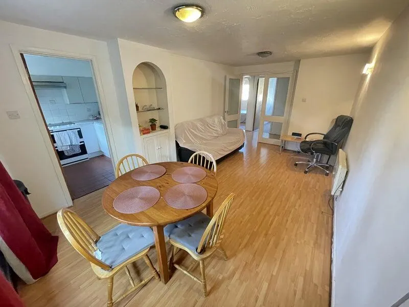 Flat Heddington Grove in Greater London