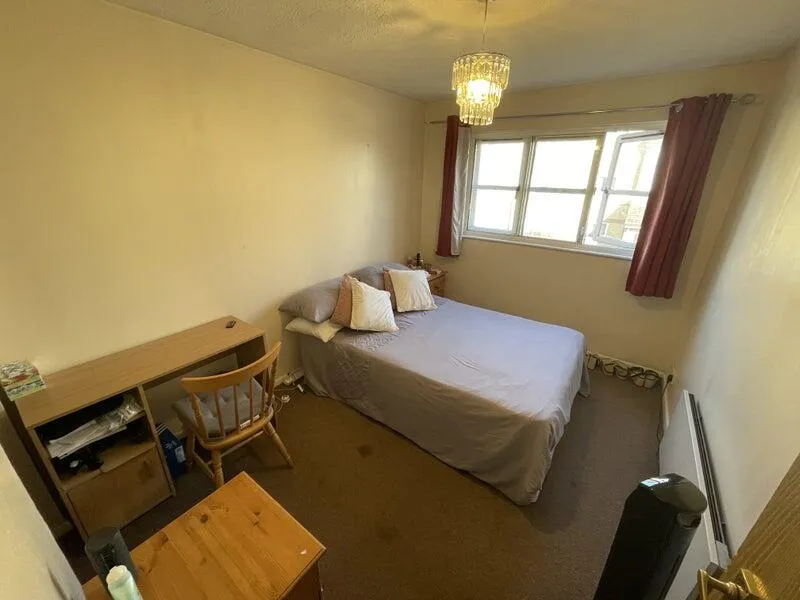 Flat Heddington Grove in Greater London