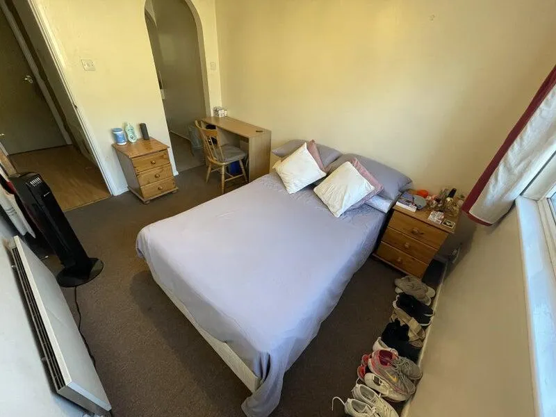 Flat Heddington Grove in Greater London
