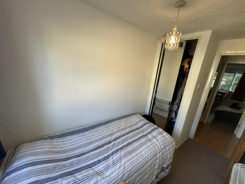 Flat Heddington Grove in Greater London