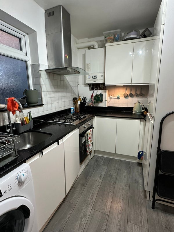 Room Clifden Road in Greater London