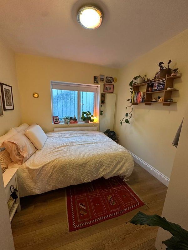 Room Clifden Road in Greater London