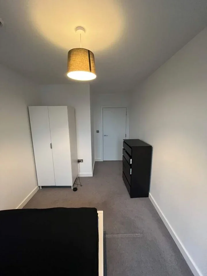Room Fitch Way in Greater London
