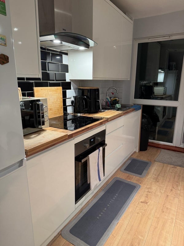 Room Rigault Road in Greater London
