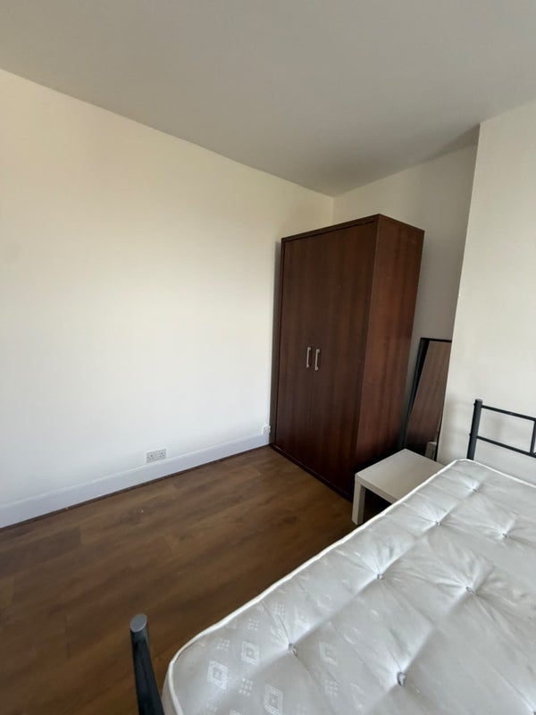 Room Himley Road in Greater London