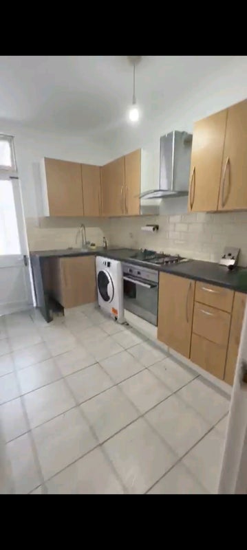 Room Himley Road in Greater London