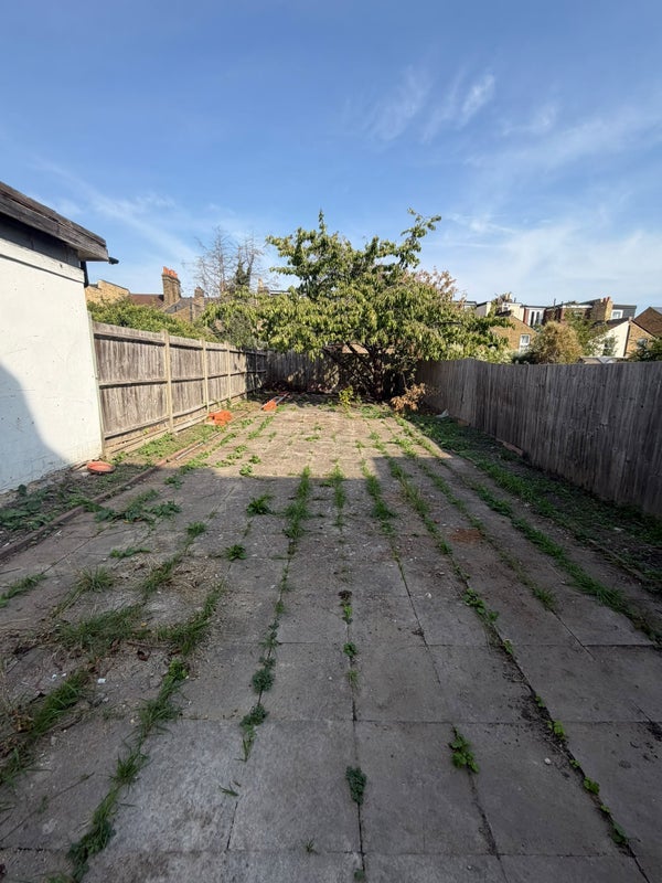 Room Himley Road in Greater London