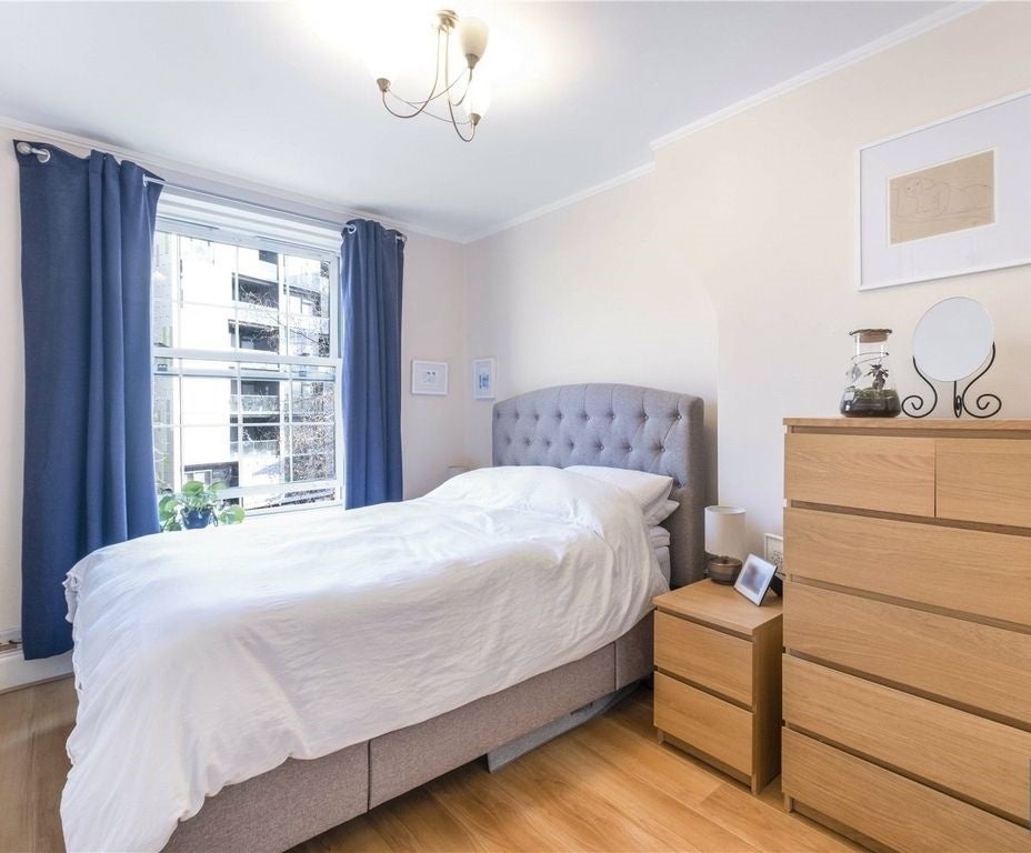 Flat Harper Road in Greater London