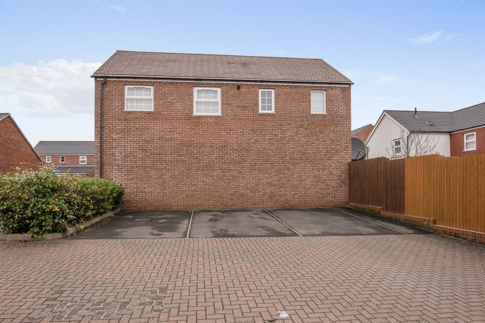 Flat Green Wilding Road in Munstone