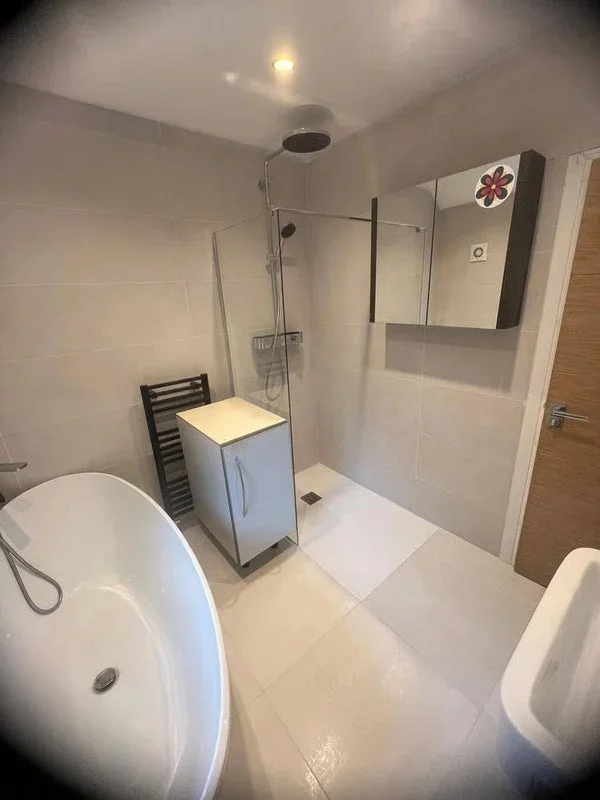Room Ely Road in Greater London