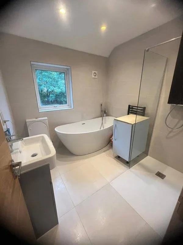 Room Ely Road in Greater London