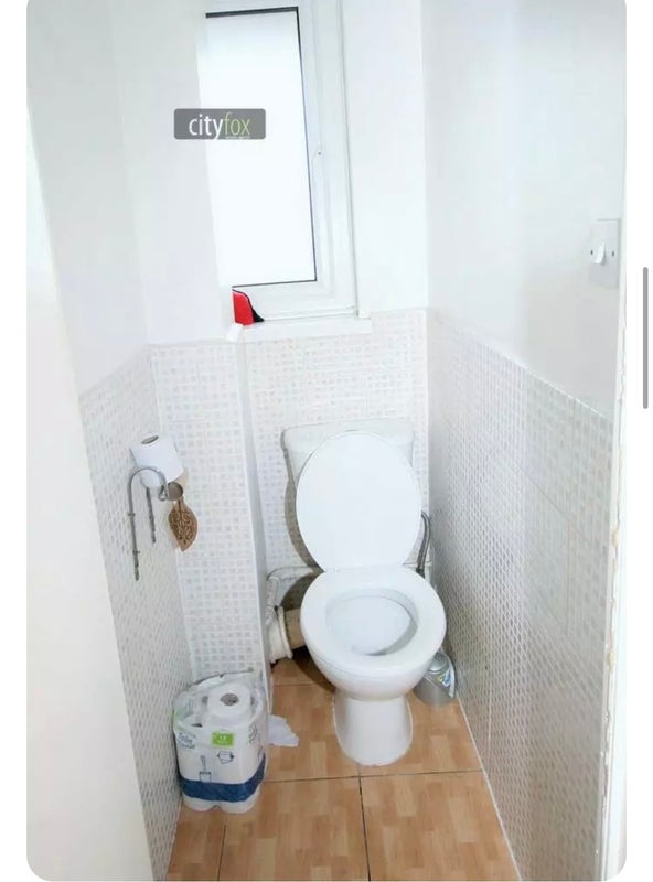 Room Woodseer Street in Greater London