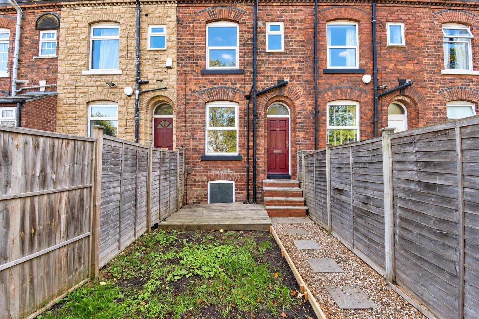House Manygates Lane in Wakefield
