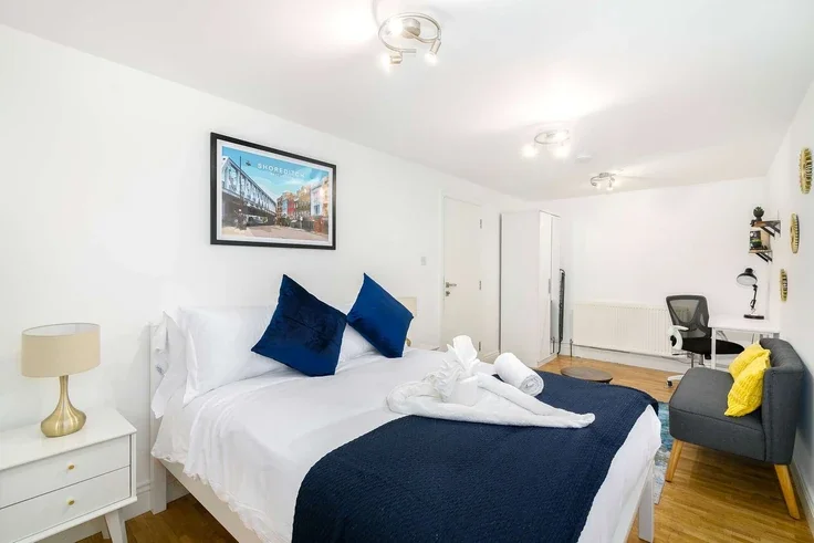 Flat Stanway Street in Greater London