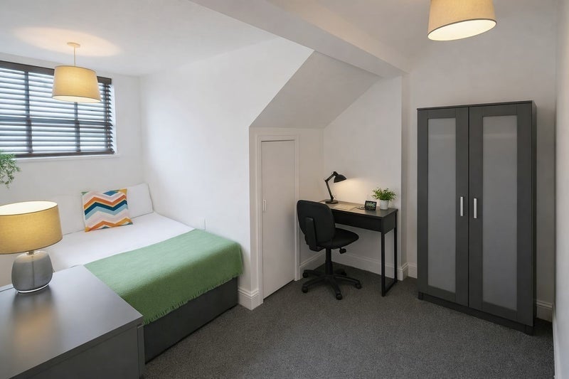Room Gloucester Road in Bristol
