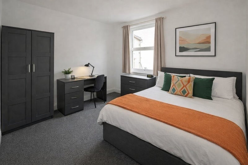 Room Gloucester Road in Bristol