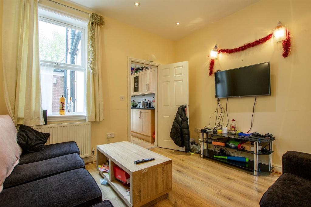 Flat Heeley Road in Birmingham