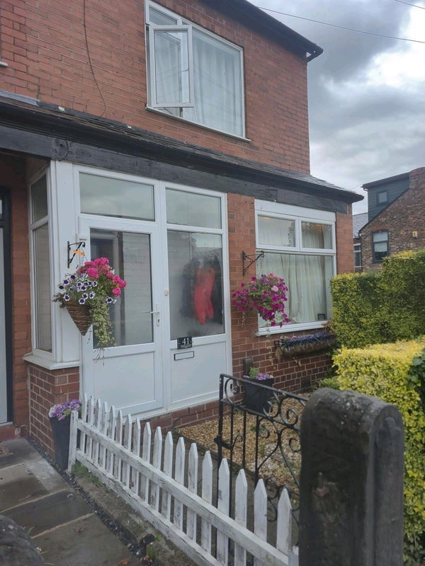 Room Derby Street in Trafford