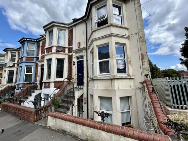 Flat Warden Road in Bristol