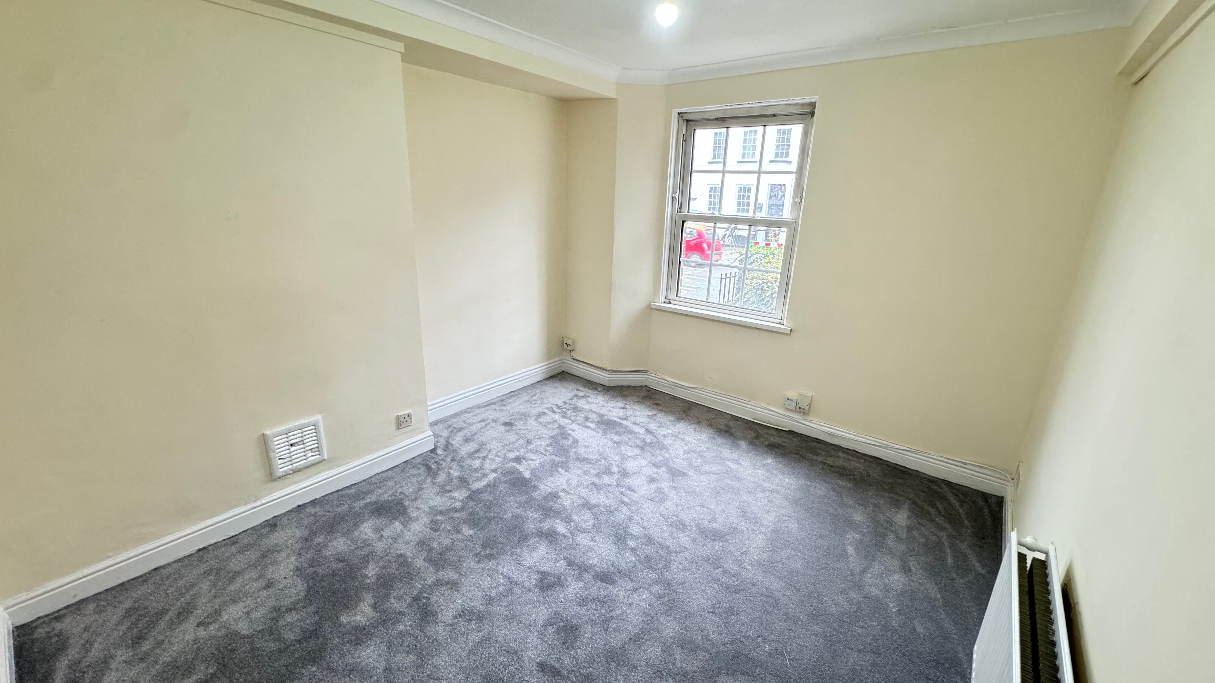 Flat Hotwell Road in Bristol