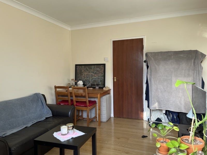 Room King and Queen Street in Greater London