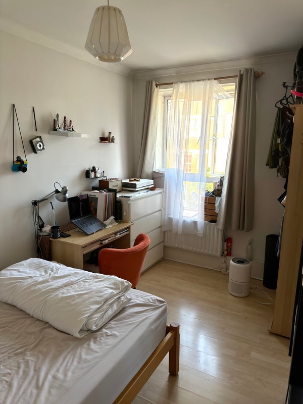Room King and Queen Street in Greater London