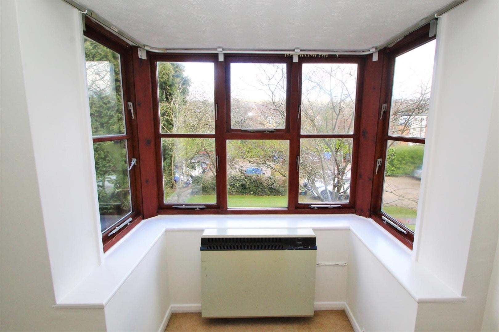 Flat Eaton Avenue in High Wycombe