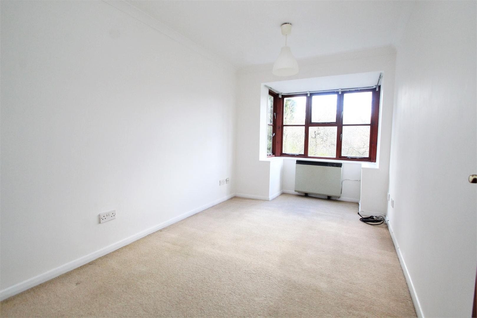 Flat Eaton Avenue in High Wycombe