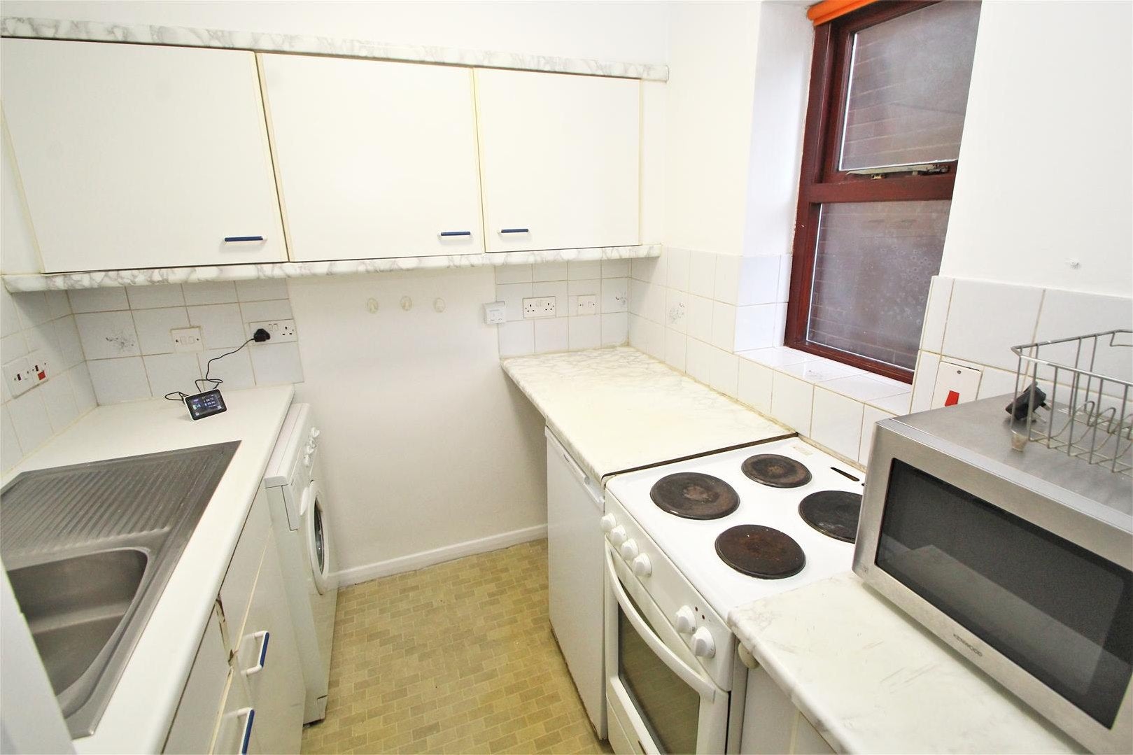 Flat Eaton Avenue in High Wycombe