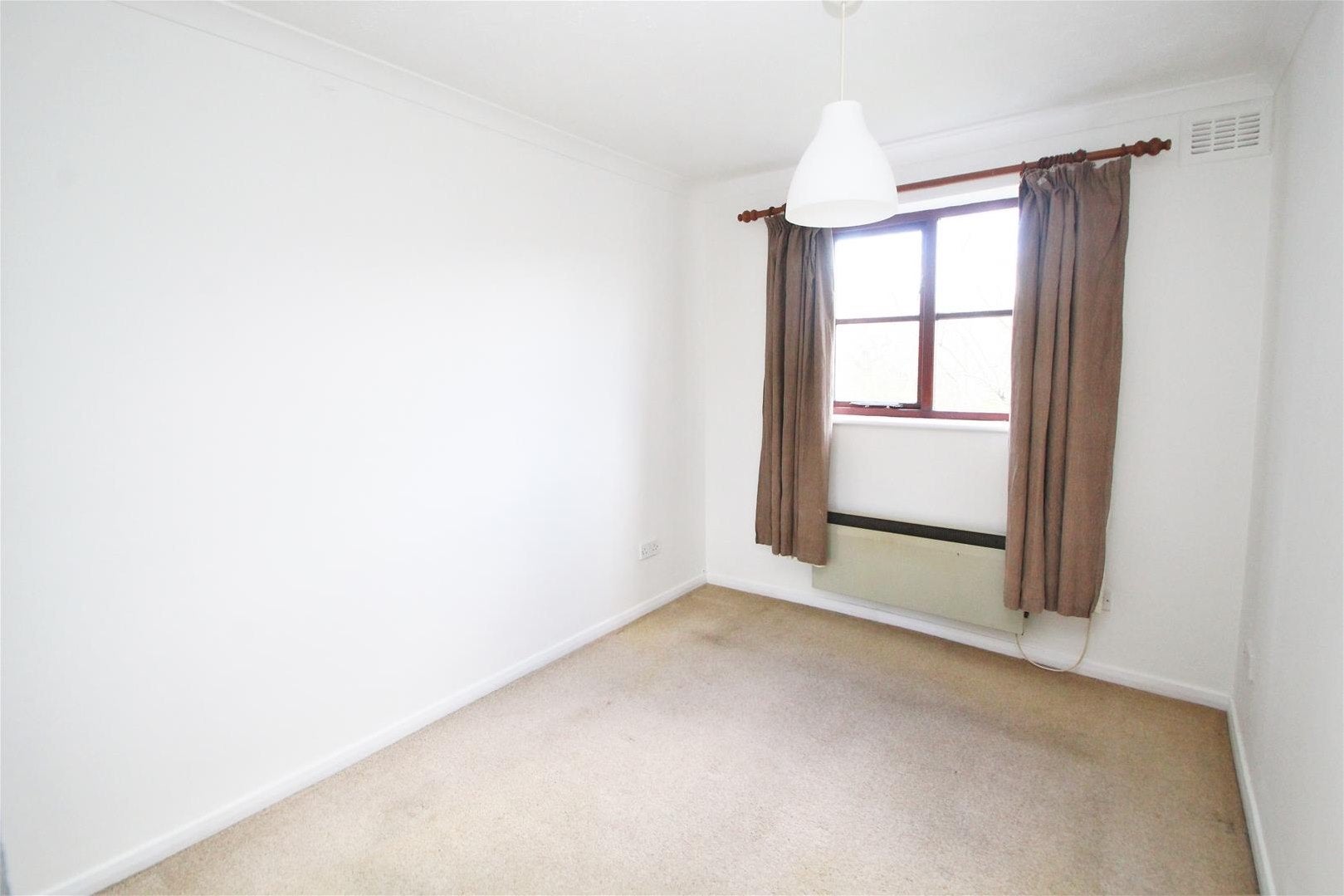 Flat Eaton Avenue in High Wycombe