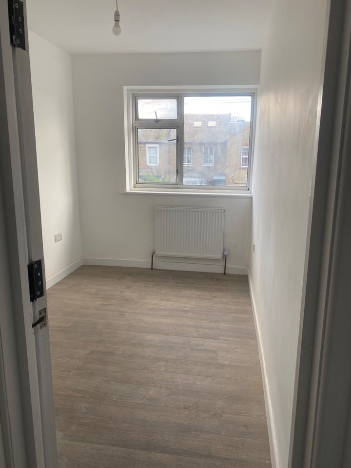 Flat Manor Lane in Greater London