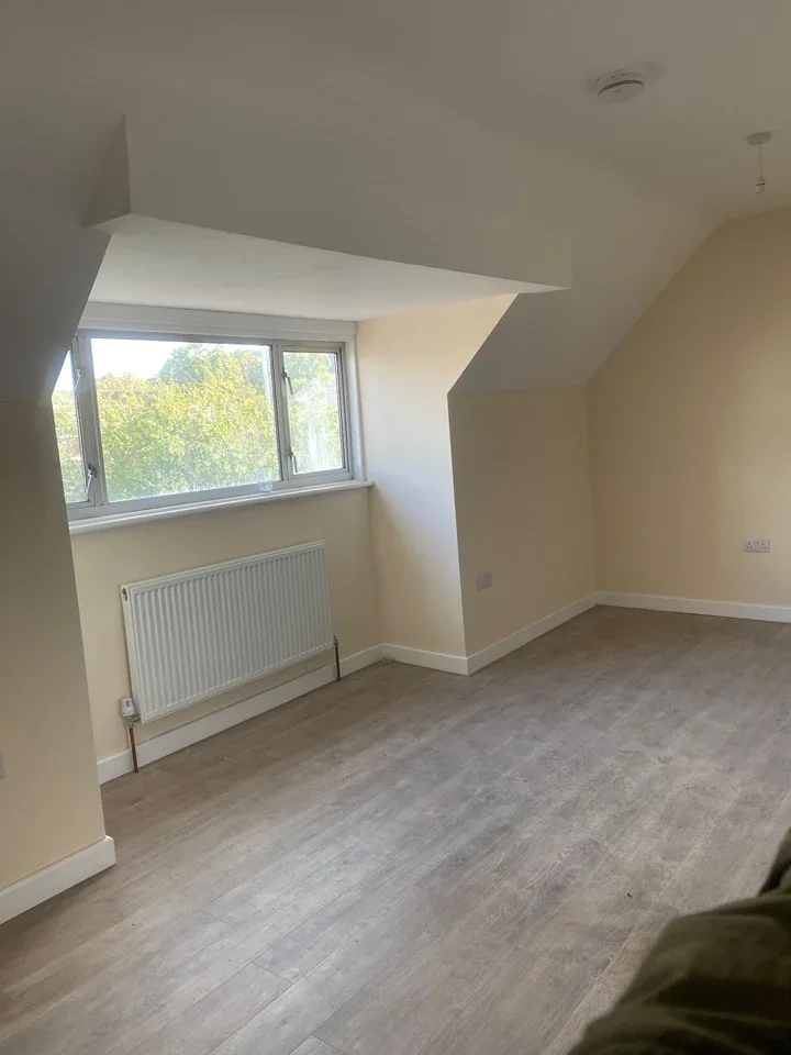 Flat Manor Lane in Greater London