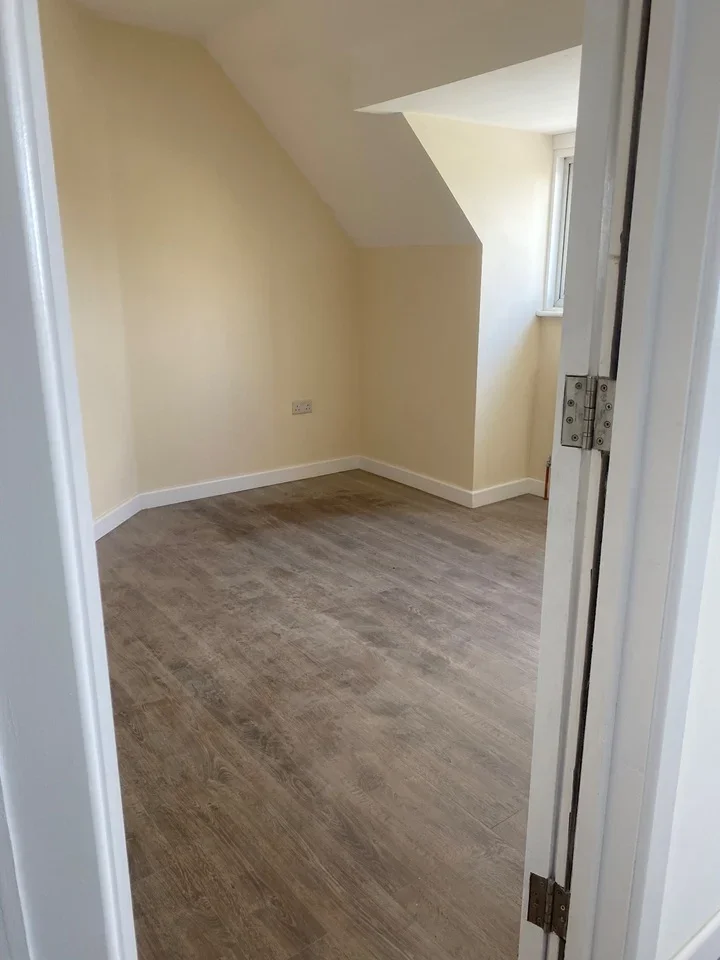 Flat Manor Lane in Greater London