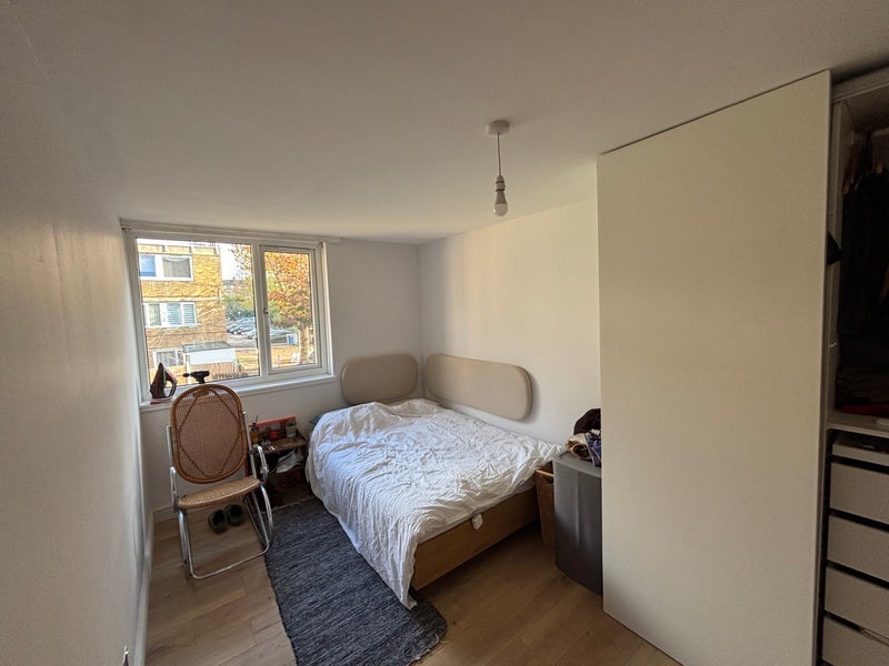 Room Redcastle Close in Greater London