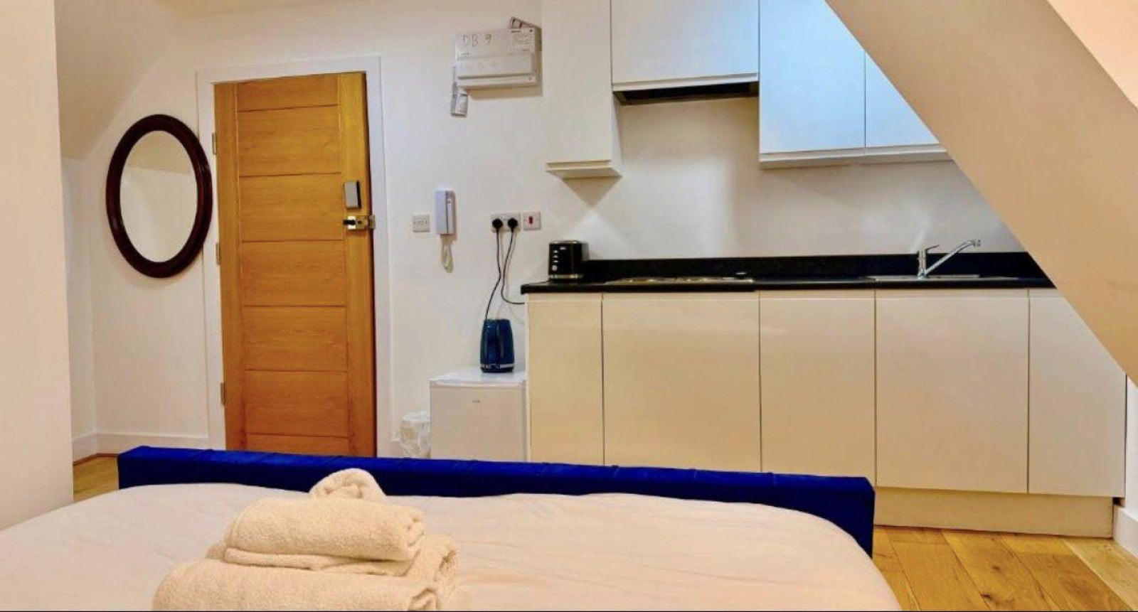 Flat St Albans Lane in Greater London