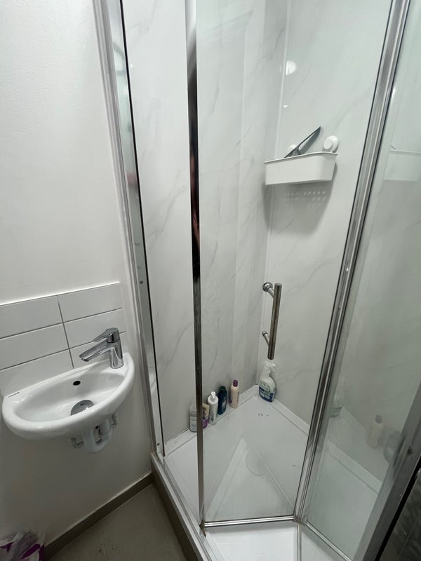 Room Rotherhithe Street in Greater London