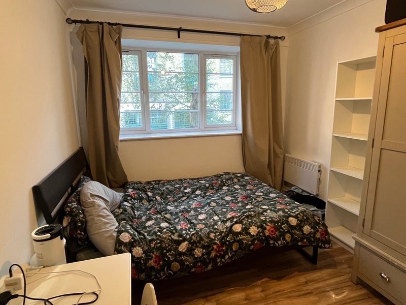 Room Rotherhithe Street in Greater London