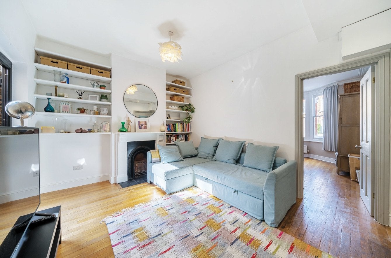 Flat Whateley Road in Greater London