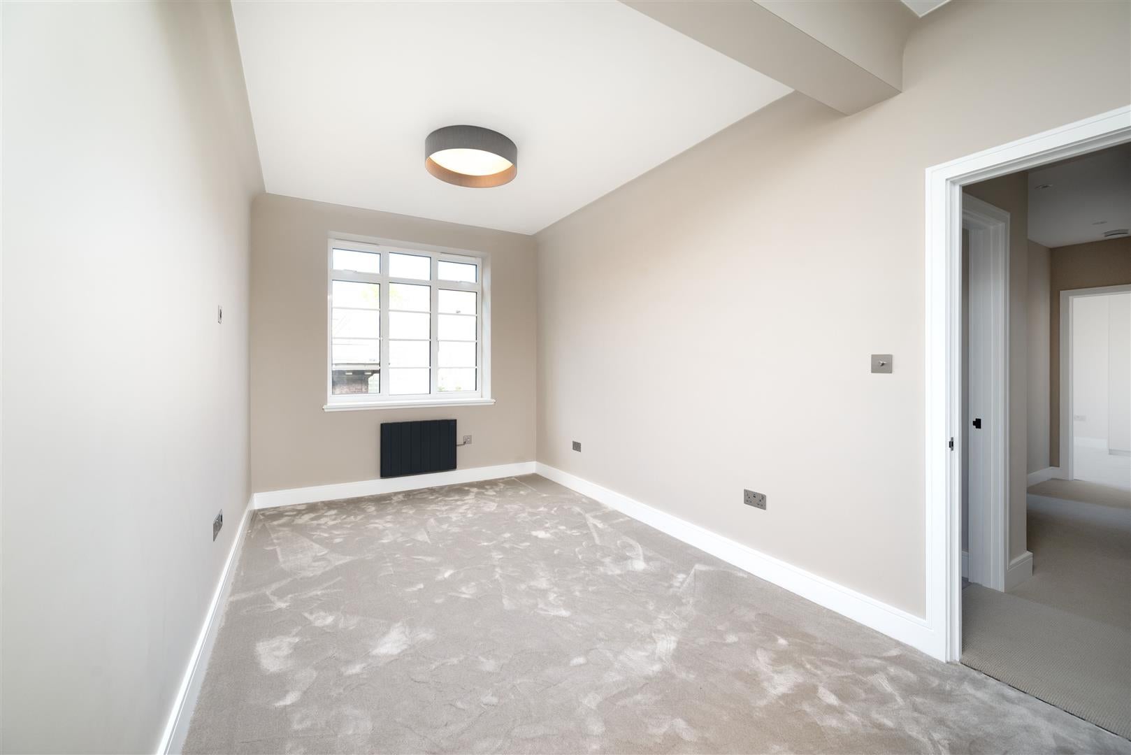 Flat Belsize Avenue in Greater London