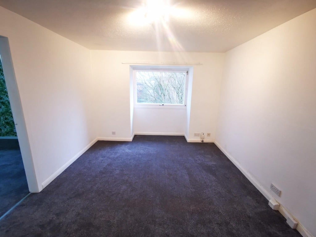 Flat River Court in Chartham