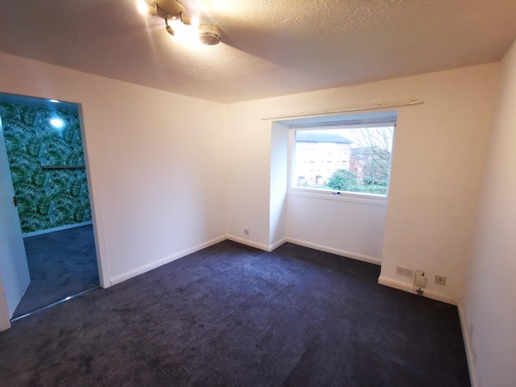 Flat River Court in Chartham