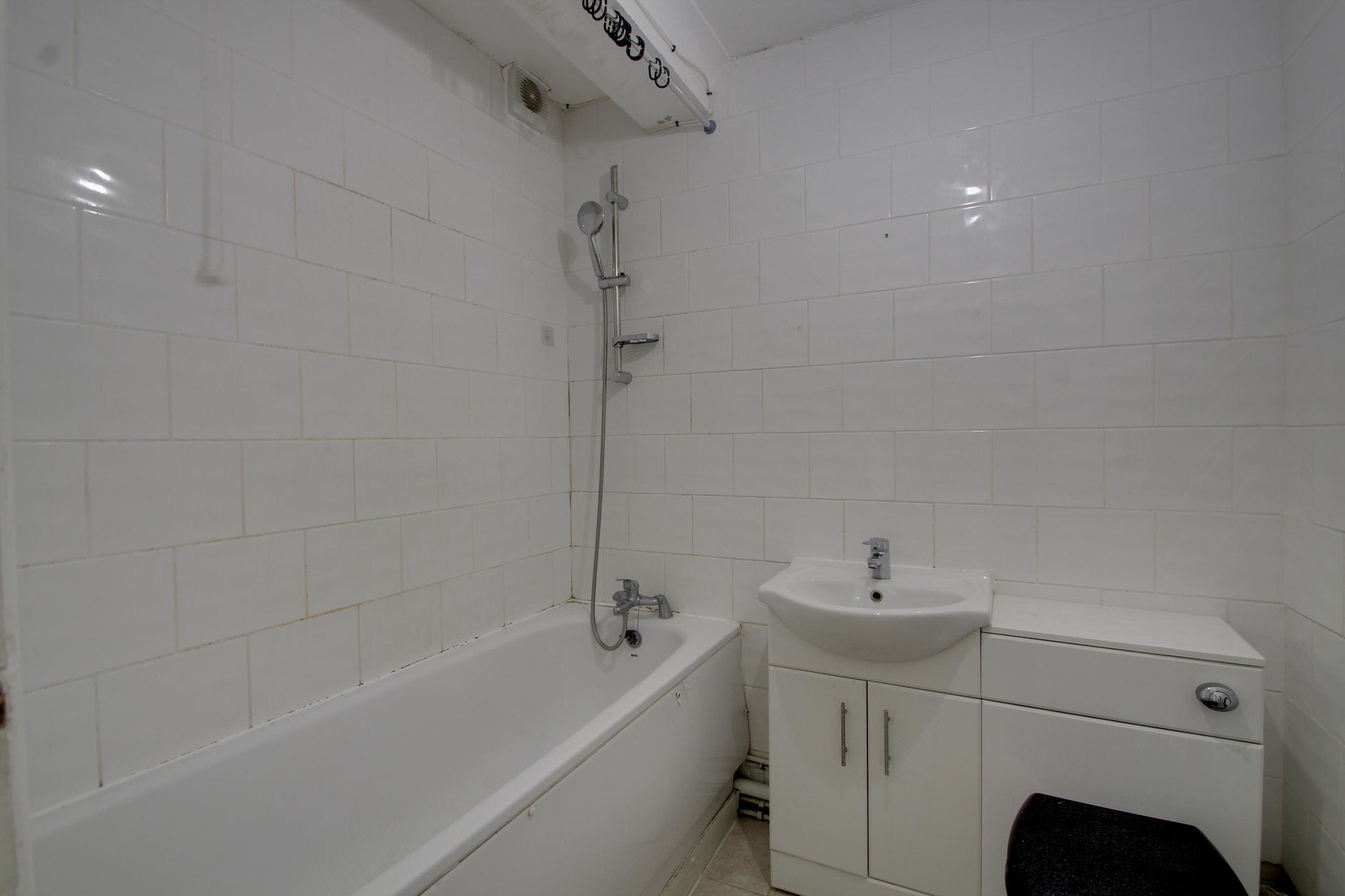 Flat Meadfield Road in Slough