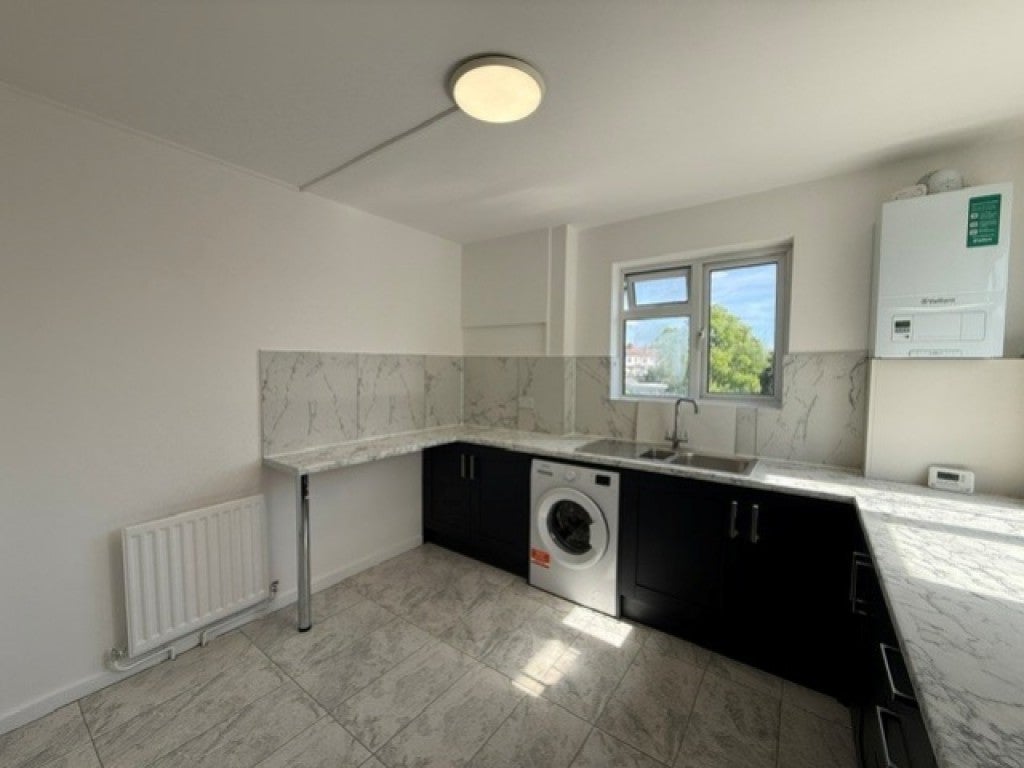 Flat Alexandra Avenue in Greater London