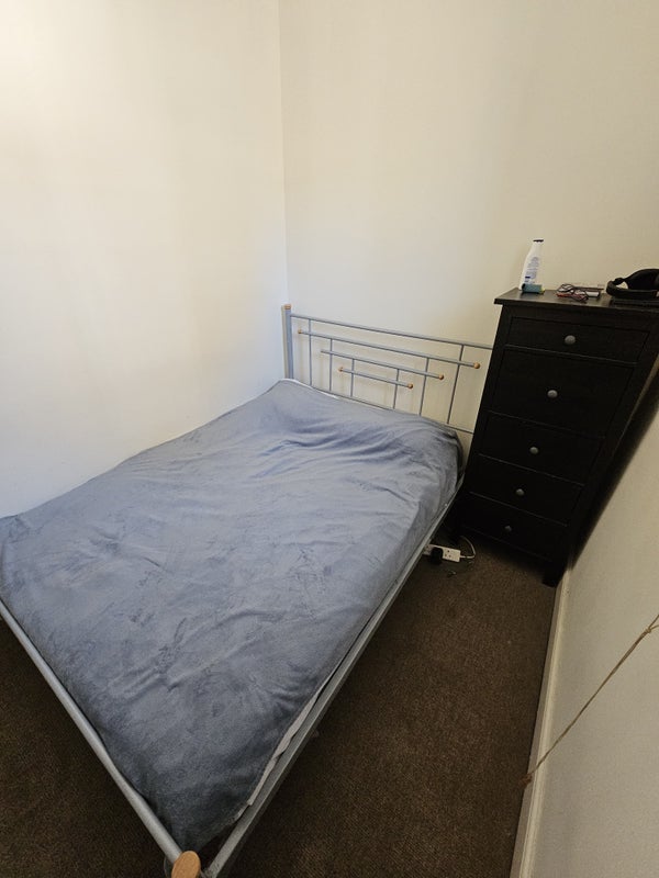 Room Churchfield Road in Greater London