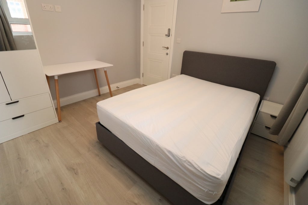 Room Globe Road in Greater London