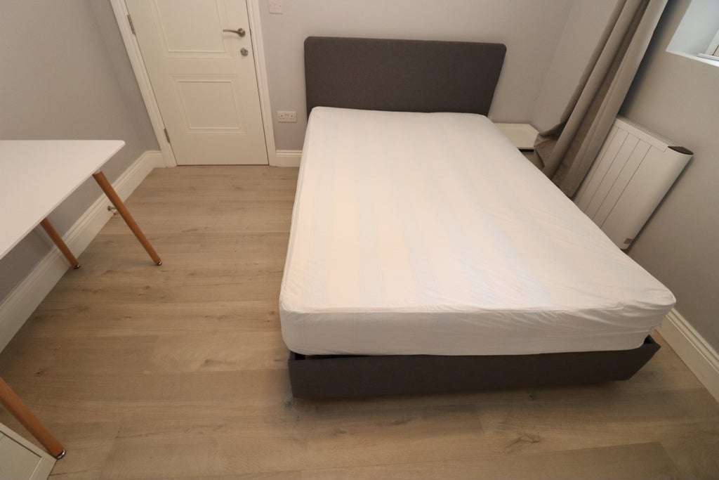 Room Globe Road in Greater London