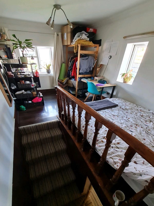 Room Benwell Road in Greater London